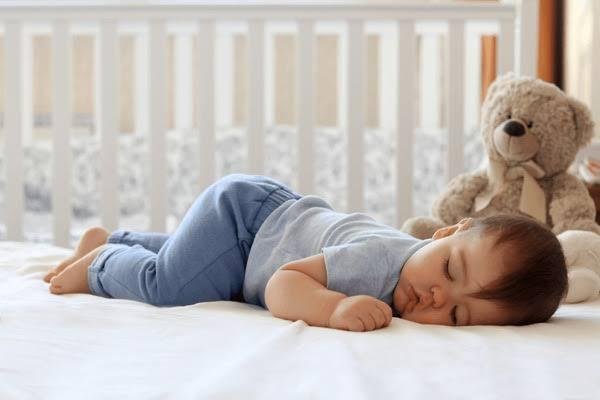 Baby Sleeping Set: How to Choose & Use the Perfect Sleepwear for Your Little One
